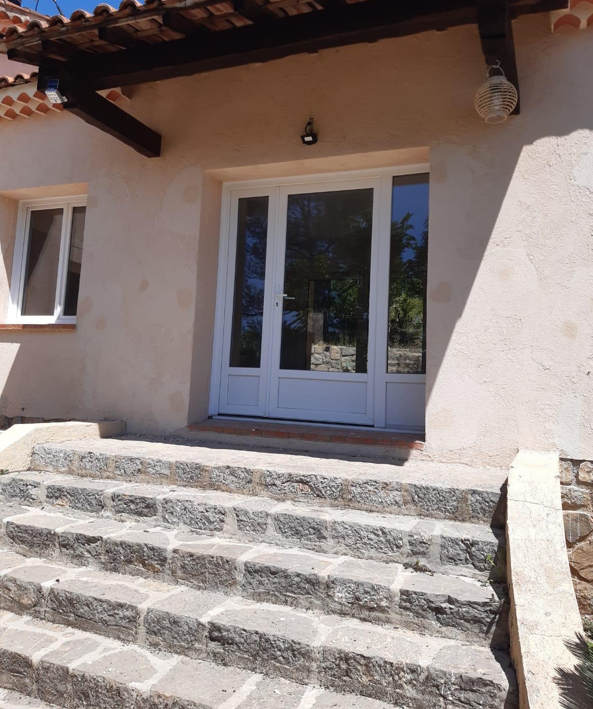 Professionnel YA BTP sur un chantier